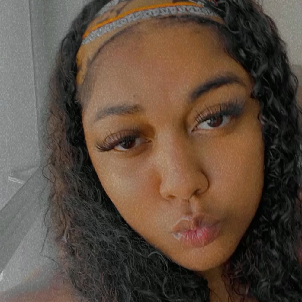 Meet your Posher, Mykea